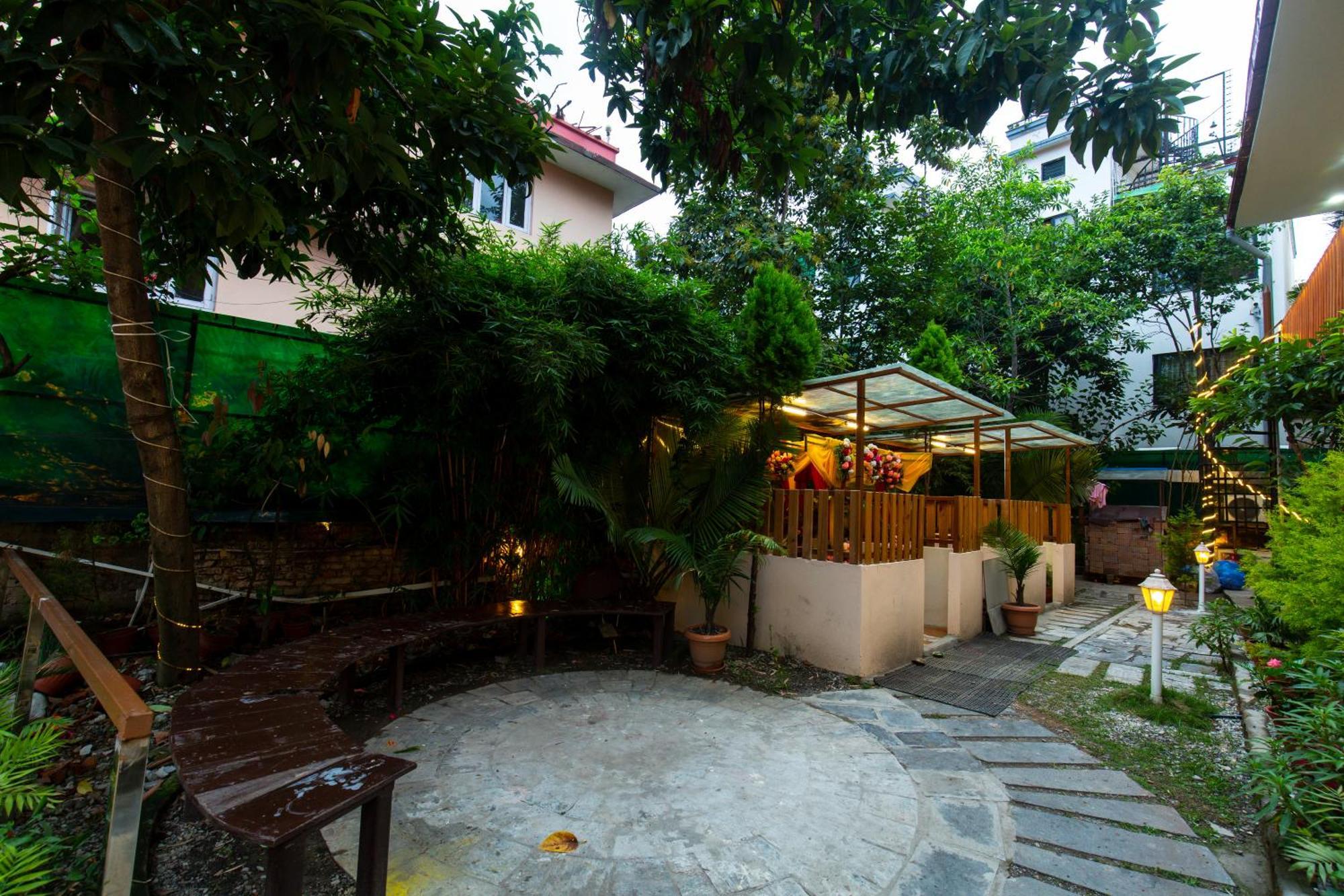 Hotel Harmony & Little Bites Bistro Jawlakhel Exterior photo